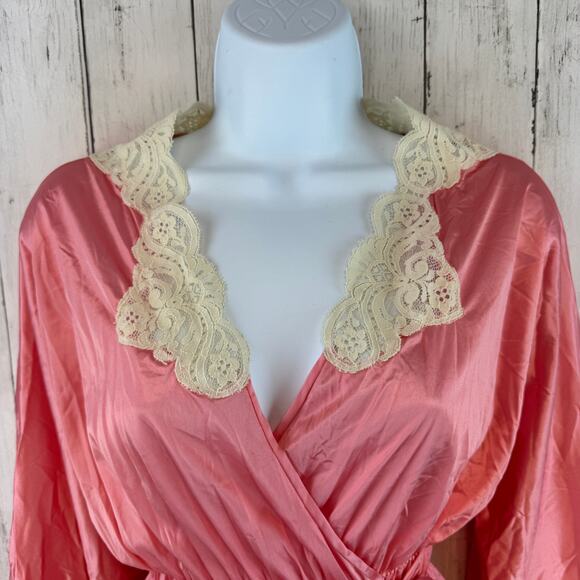 VTG 60’s Miss Elaine Coral Lace Trim Long Robe Nightgown Size Petite USA - Picture 2 of 16